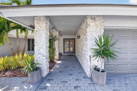 House in Boca Raton, Florida 4 bedrooms, 245.54 sq.m. № 2253426 - photo 8
