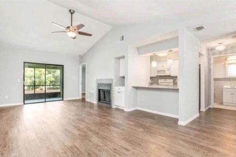 Condo in Altamonte Springs, Florida, 2 bedrooms  № 2394297 - photo 8