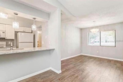 Condo in Altamonte Springs, Florida, 2 bedrooms  № 2394297 - photo 9