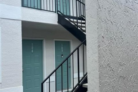 Condo in Altamonte Springs, Florida, 2 bedrooms  № 2394297 - photo 4