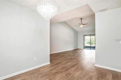 Condo in Altamonte Springs, Florida, 2 bedrooms  № 2394297 - photo 10