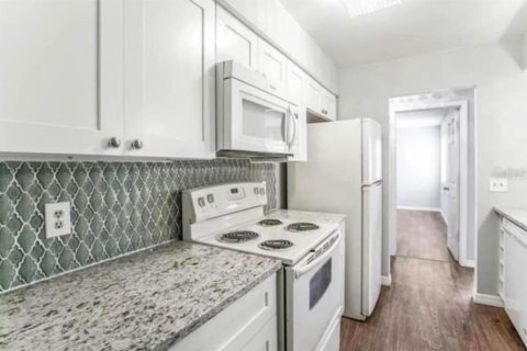 Condo in Altamonte Springs, Florida, 2 bedrooms  № 2394297 - photo 7