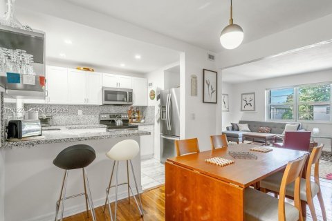 Condominio en venta en Miami, Florida, 2 dormitorios, 74.32 m2 № 2000372 - foto 3