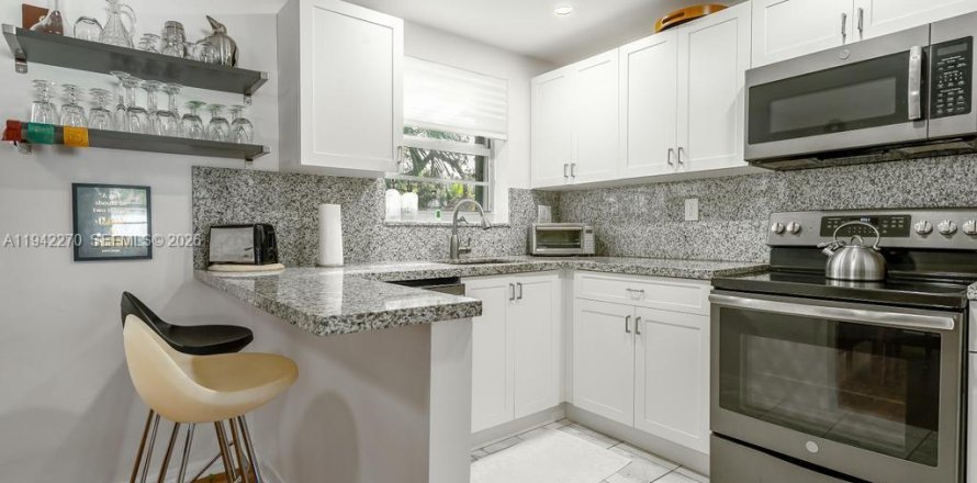 Condominio en Miami, Florida, 2 dormitorios  № 2000372