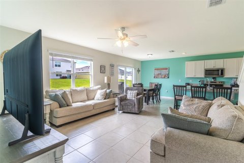 House in Winter Haven, Florida 5 bedrooms, 250.46 sq.m. № 2201194 - photo 3