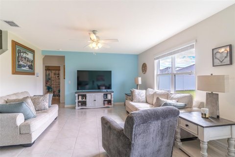 House in Winter Haven, Florida 5 bedrooms, 250.46 sq.m. № 2201194 - photo 4