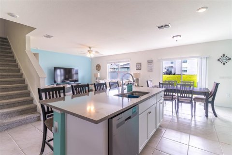 House in Winter Haven, Florida 5 bedrooms, 250.46 sq.m. № 2201194 - photo 7