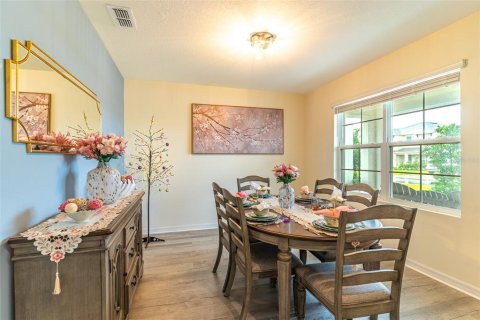 House in Winter Haven, Florida 5 bedrooms, 250.46 sq.m. № 2201194 - photo 2
