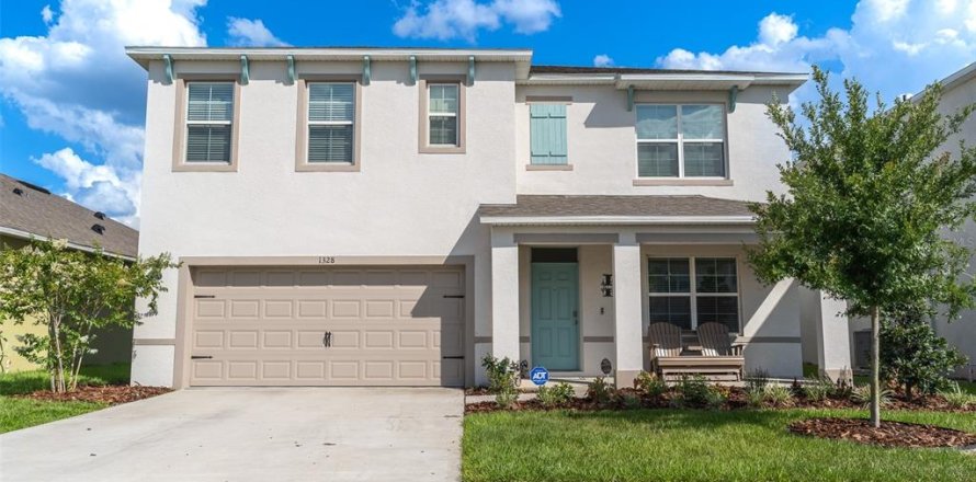 House in Winter Haven, Florida 5 bedrooms, 250.46 sq.m. № 2201194