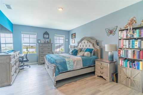 House in Winter Haven, Florida 5 bedrooms, 250.46 sq.m. № 2201194 - photo 16