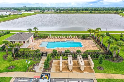 House in Winter Haven, Florida 5 bedrooms, 250.46 sq.m. № 2201194 - photo 29