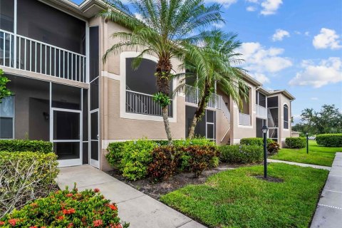 Condo in Sarasota, Florida, 2 bedrooms  № 2395883 - photo 4