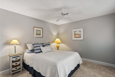 Condo in Sarasota, Florida, 2 bedrooms  № 2395883 - photo 9
