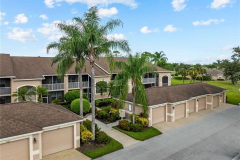 Condo in Sarasota, Florida, 2 bedrooms  № 2395883 - photo 2