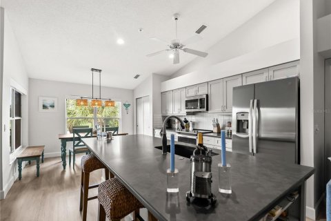 Condo in Sarasota, Florida, 2 bedrooms  № 2395883 - photo 25