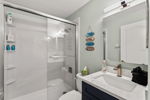 Condo in Sarasota, Florida, 2 bedrooms  № 2395883 - photo 11