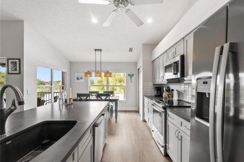 Condo in Sarasota, Florida, 2 bedrooms  № 2395883 - photo 27