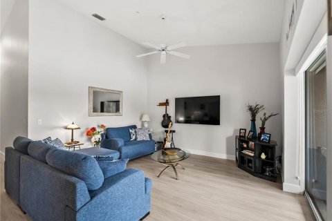Condo in Sarasota, Florida, 2 bedrooms  № 2395883 - photo 19