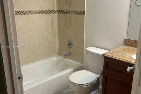 Снять в аренду кондоминиум в Помпано-Бич, Флорида 3 спальни, 108.7м2, № 1991137 - фото 7