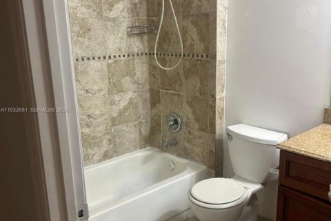 Снять в аренду кондоминиум в Помпано-Бич, Флорида 3 спальни, 108.7м2, № 1991137 - фото 5