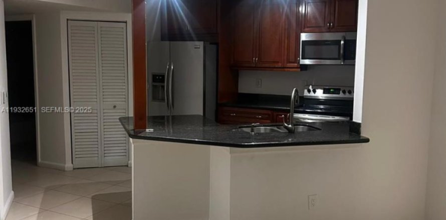 Кондоминиум с 3 спальнями в Помпано-Бич, Флорида № 1991137