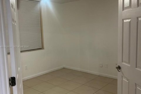 Снять в аренду кондоминиум в Помпано-Бич, Флорида 3 спальни, 108.7м2, № 1991137 - фото 4