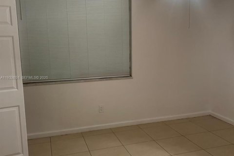 Снять в аренду кондоминиум в Помпано-Бич, Флорида 3 спальни, 108.7м2, № 1991137 - фото 6