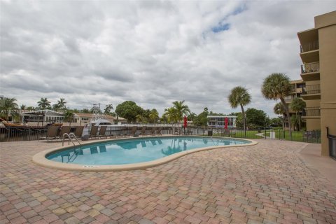 Condominio en venta en Hallandale Beach, Florida, 1 dormitorio, 82.4 m2 № 1980237 - foto 24