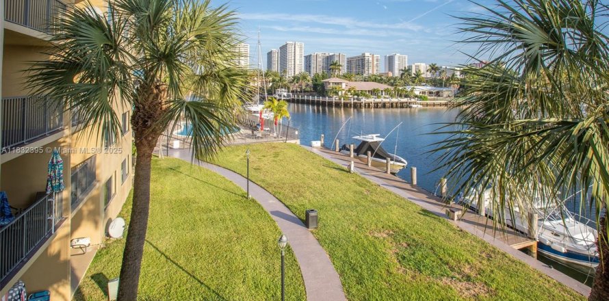 Condominio en Hallandale Beach, Florida, 1 dormitorio  № 1980237