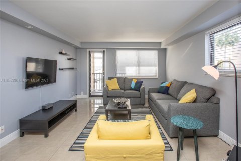 Condominio en venta en Hallandale Beach, Florida, 1 dormitorio, 82.4 m2 № 1980237 - foto 3