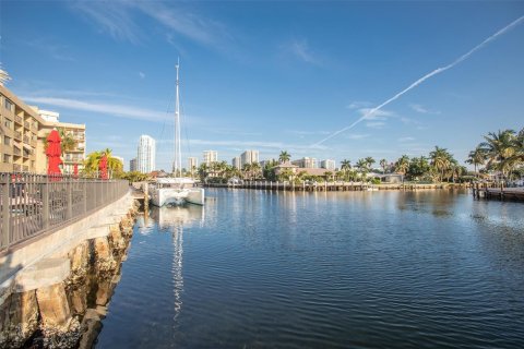 Condominio en venta en Hallandale Beach, Florida, 1 dormitorio, 82.4 m2 № 1980237 - foto 26