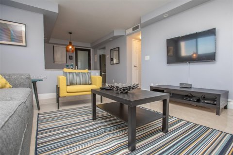 Condominio en venta en Hallandale Beach, Florida, 1 dormitorio, 82.4 m2 № 1980237 - foto 5