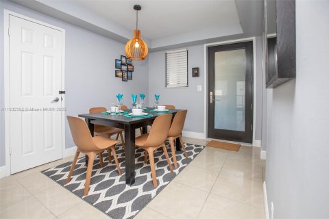 Condominio en venta en Hallandale Beach, Florida, 1 dormitorio, 82.4 m2 № 1980237 - foto 7