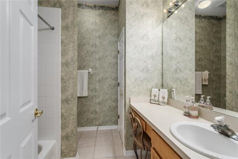 House in Land O' Lakes, Florida 3 bedrooms, 192.49 sq.m. № 2223265 - photo 17