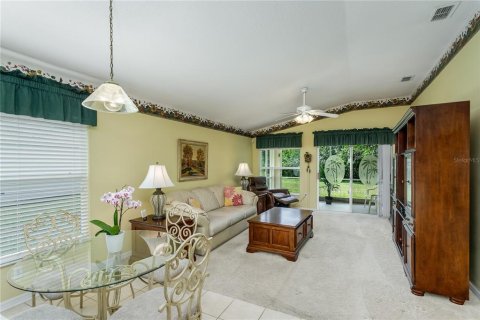 House in Land O' Lakes, Florida 3 bedrooms, 192.49 sq.m. № 2223265 - photo 9