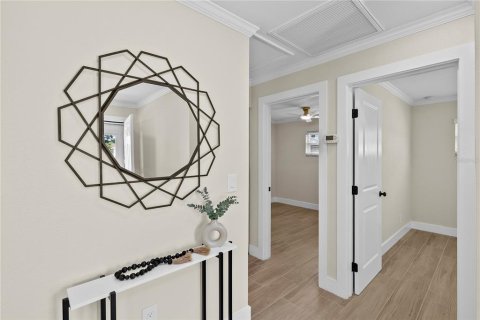 House in Saint Petersburg, Florida 4 bedrooms, 138.24 sq.m. № 1904095 - photo 22