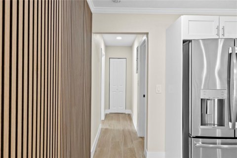 House in Saint Petersburg, Florida 4 bedrooms, 138.24 sq.m. № 1904095 - photo 14