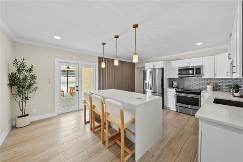 House in Saint Petersburg, Florida 4 bedrooms, 138.24 sq.m. № 1904095 - photo 8