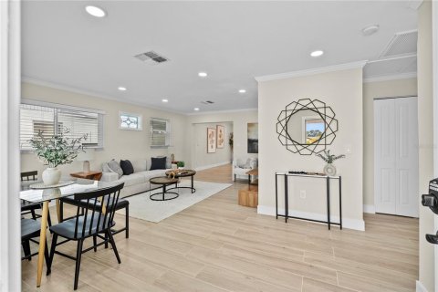 House in Saint Petersburg, Florida 4 bedrooms, 138.24 sq.m. № 1904095 - photo 29