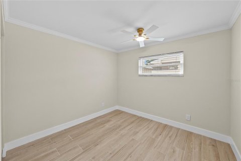 House in Saint Petersburg, Florida 4 bedrooms, 138.24 sq.m. № 1904095 - photo 23