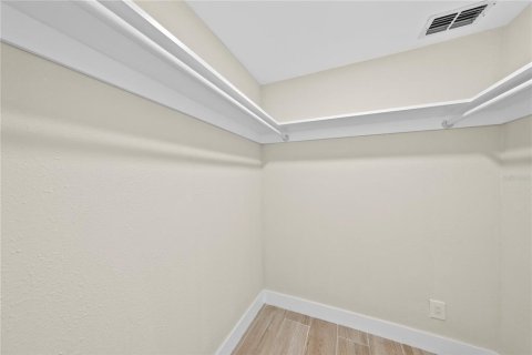 House in Saint Petersburg, Florida 4 bedrooms, 138.24 sq.m. № 1904095 - photo 20