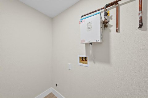 House in Saint Petersburg, Florida 4 bedrooms, 138.24 sq.m. № 1904095 - photo 13