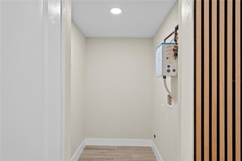 House in Saint Petersburg, Florida 4 bedrooms, 138.24 sq.m. № 1904095 - photo 12