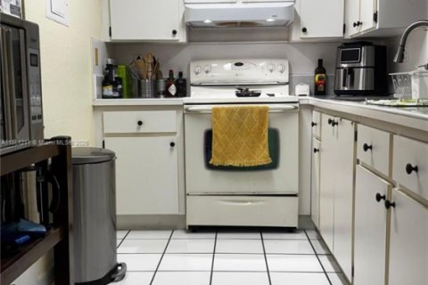 Appartement à louer à Hialeah, Floride: 1 chambre, 64.1 m2 № 1889344 - photo 2