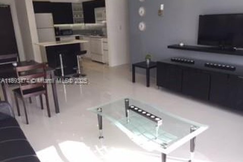 Copropriété à louer à Miami Beach, Floride: 1 chambre, 73.21 m2 № 1945516 - photo 3