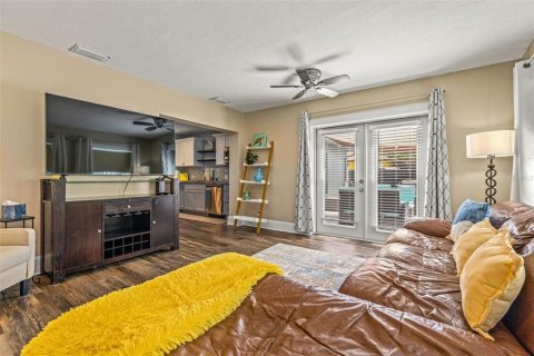 House in Saint Petersburg, Florida 3 bedrooms, 165.83 sq.m. № 1528291 - photo 15