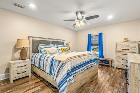 House in Saint Petersburg, Florida 3 bedrooms, 165.83 sq.m. № 1528291 - photo 18