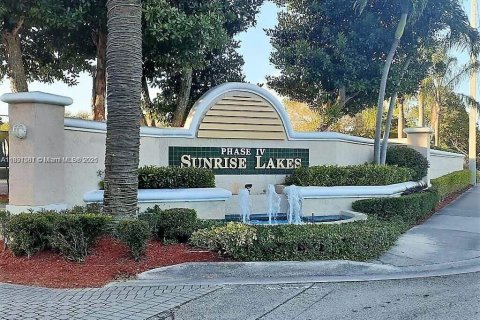 Copropriété à vendre à Sunrise, Floride: 2 chambres, 75.72 m2 № 1939944 - photo 1