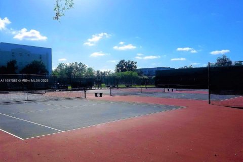 Copropriété à vendre à Sunrise, Floride: 2 chambres, 75.72 m2 № 1939944 - photo 23