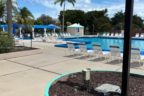 Copropriété à vendre à Sunrise, Floride: 2 chambres, 75.72 m2 № 1939944 - photo 16